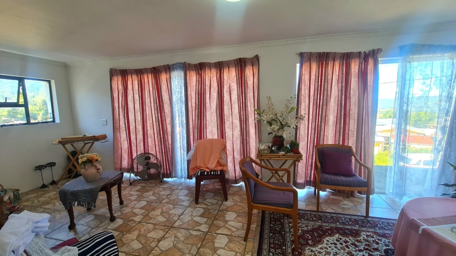 5 Bedroom Property for Sale in Hornlee East Western Cape